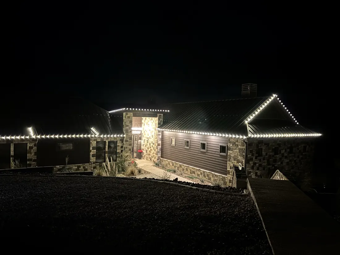 Stone and siding roofline